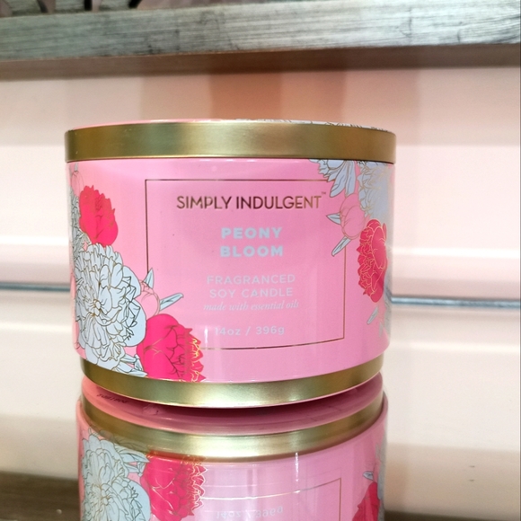 SIMPLY INDULGENT 1 Candle With Essential Oils - Picture 3 of 11